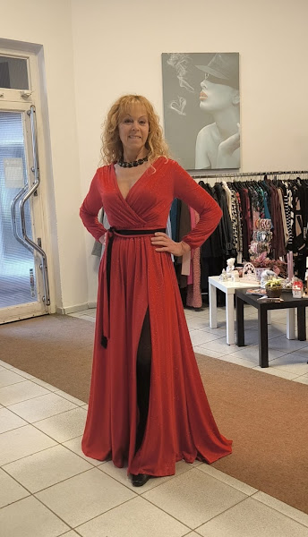 Společenské červené šaty