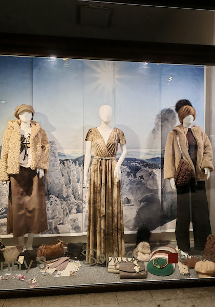 Zimní výloha butiku